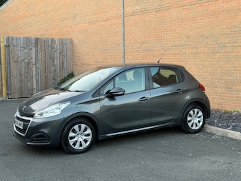 Used Peugeot 208 2015 for sale - 79228560: Photo