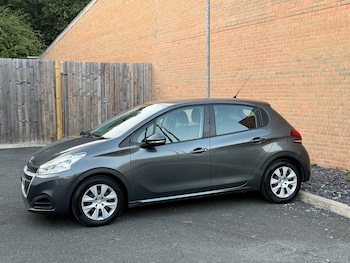 Used Peugeot 208 2015 for sale - 79228560: Photo
