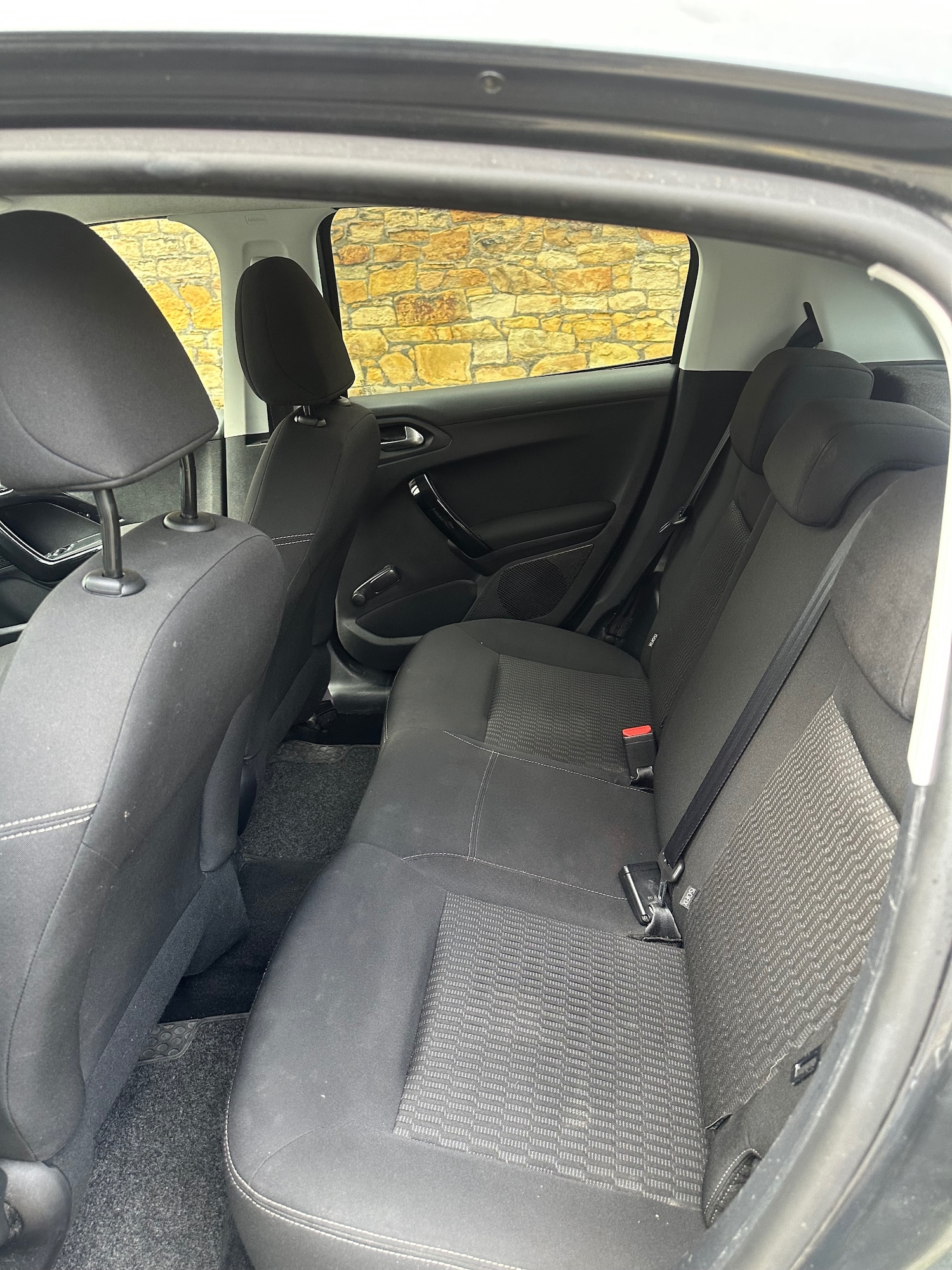 Used Peugeot 208 2014 for sale - 77822528: Photo 17