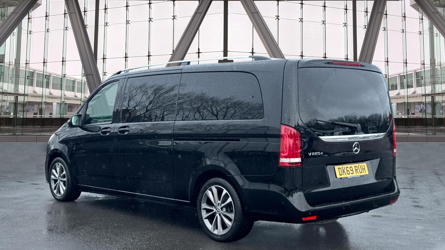 Used Mercedes-Benz V-Class 2020 for sale - 77545571: Photo 2