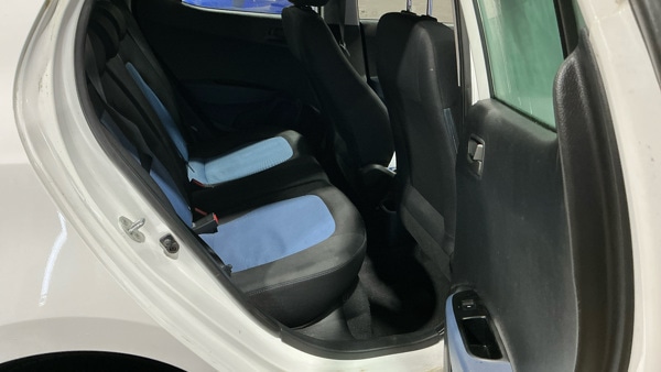 Used Hyundai i10 2014 for sale - 77038649: Photo 8