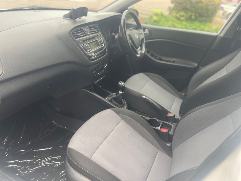 Used Hyundai i20 2017 for sale - 76660017: Photo 15