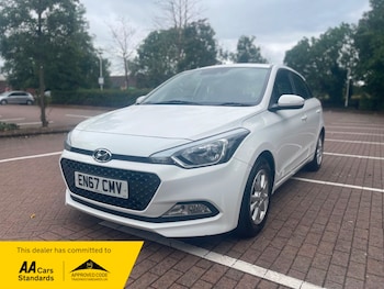 Used Hyundai i20 2017 for sale - 76660017: Photo