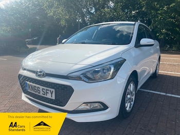 Used Hyundai i20 2016 for sale - 76660016: Photo