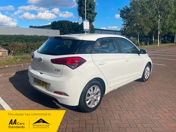 Used Hyundai i20 2016 for sale - 76660016: Photo