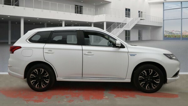 Used Mitsubishi Outlander 2017 for sale - 77584187: Photo 4