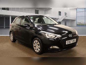 Used Hyundai i20 2017 for sale - 77200988: Photo