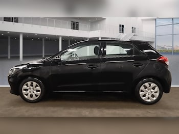 Used Hyundai i20 2017 for sale - 77200988: Photo