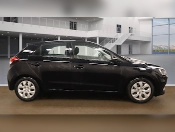Used Hyundai i20 2017 for sale - 77200988: Photo