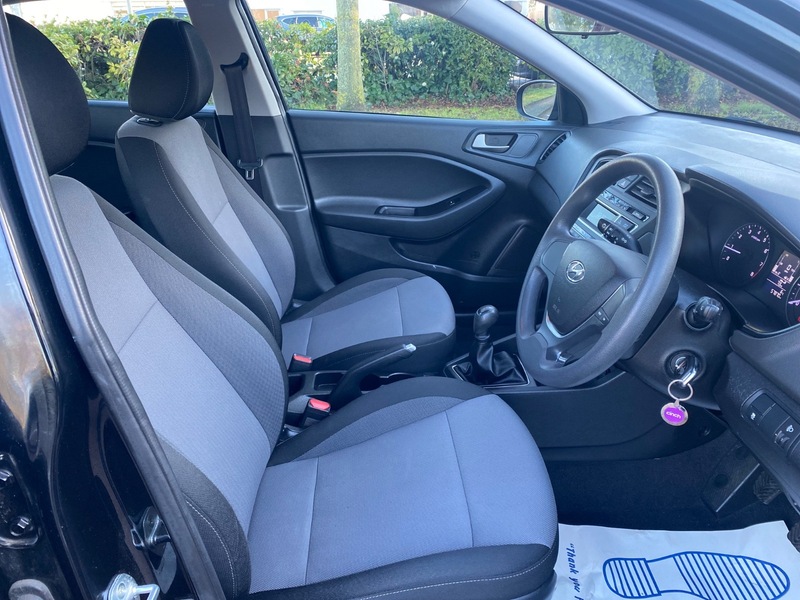 Used Hyundai i20 2017 for sale - 77200988: Photo 8