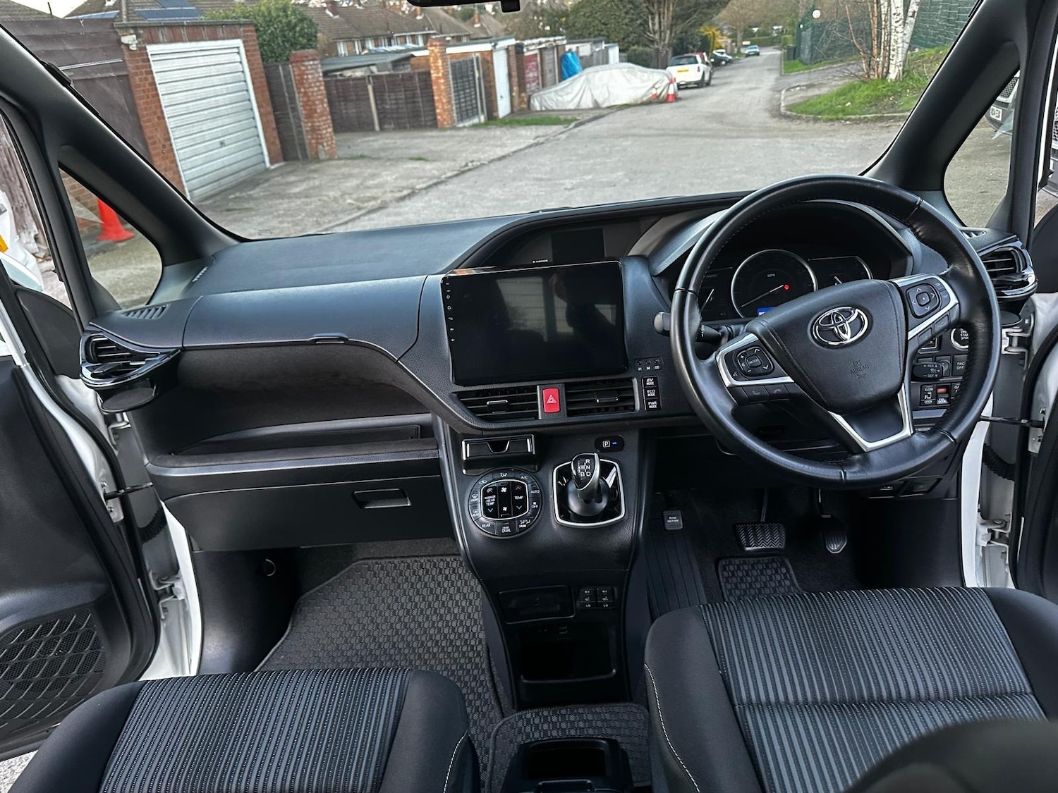 Used Toyota Voxy 2026 for sale - 77973562: Photo 12