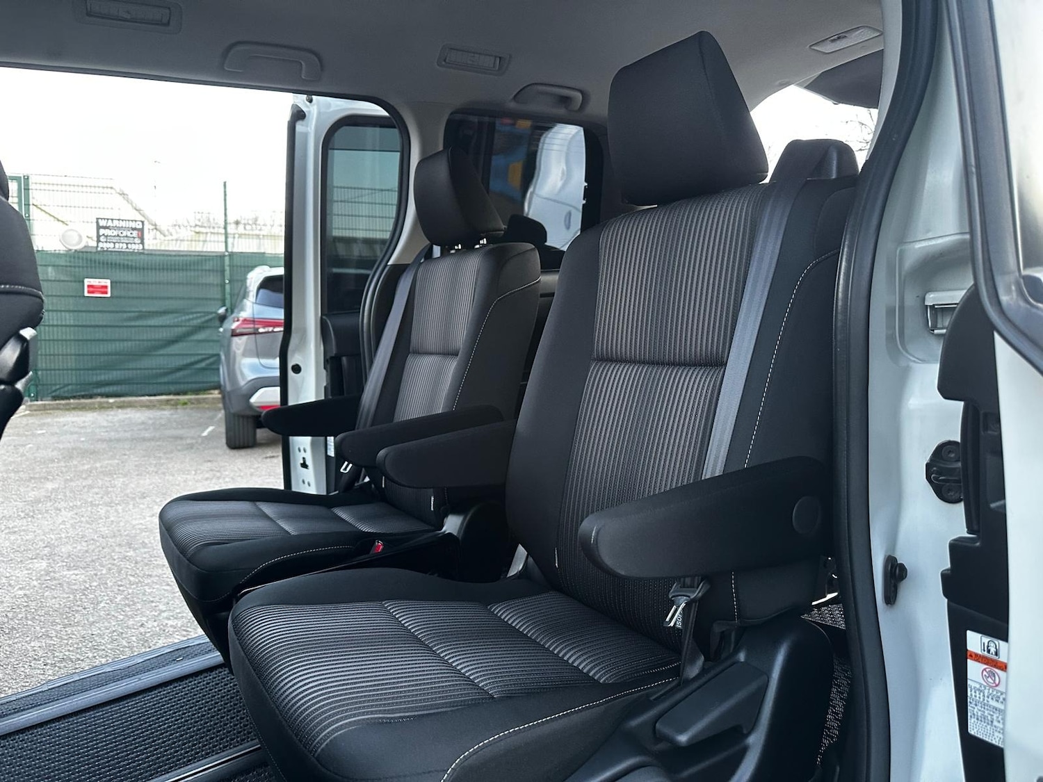 Used Toyota Voxy 2026 for sale - 77973562: Photo 14