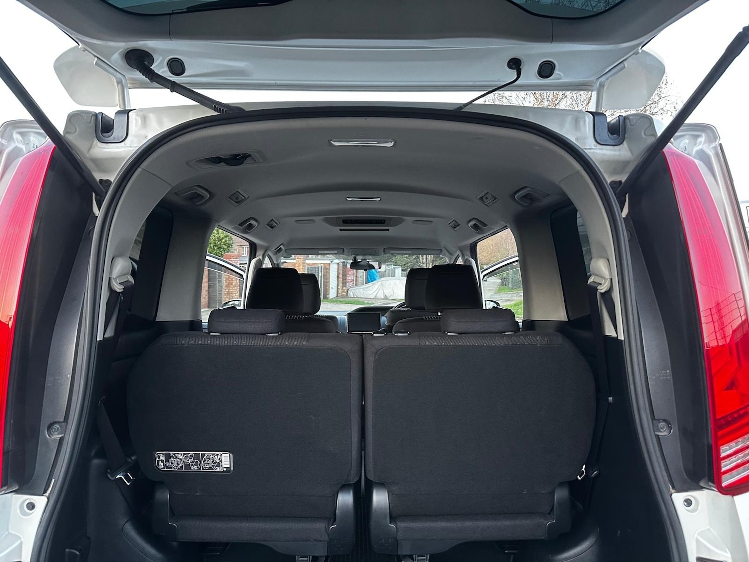 Used Toyota Voxy 2026 for sale - 77973562: Photo 17