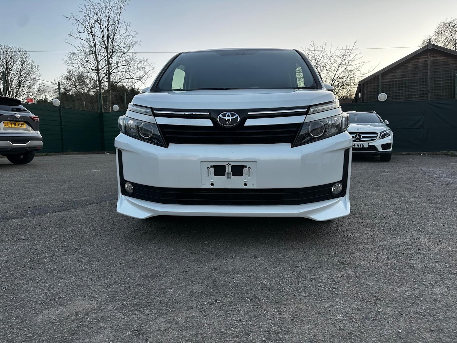 Used Toyota Voxy 2026 for sale - 77973562: Photo 2