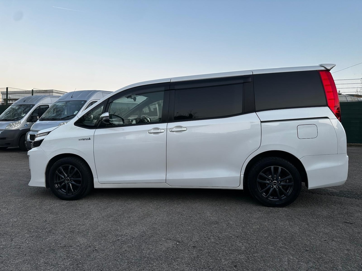 Used Toyota Voxy 2026 for sale - 77973562: Photo 8