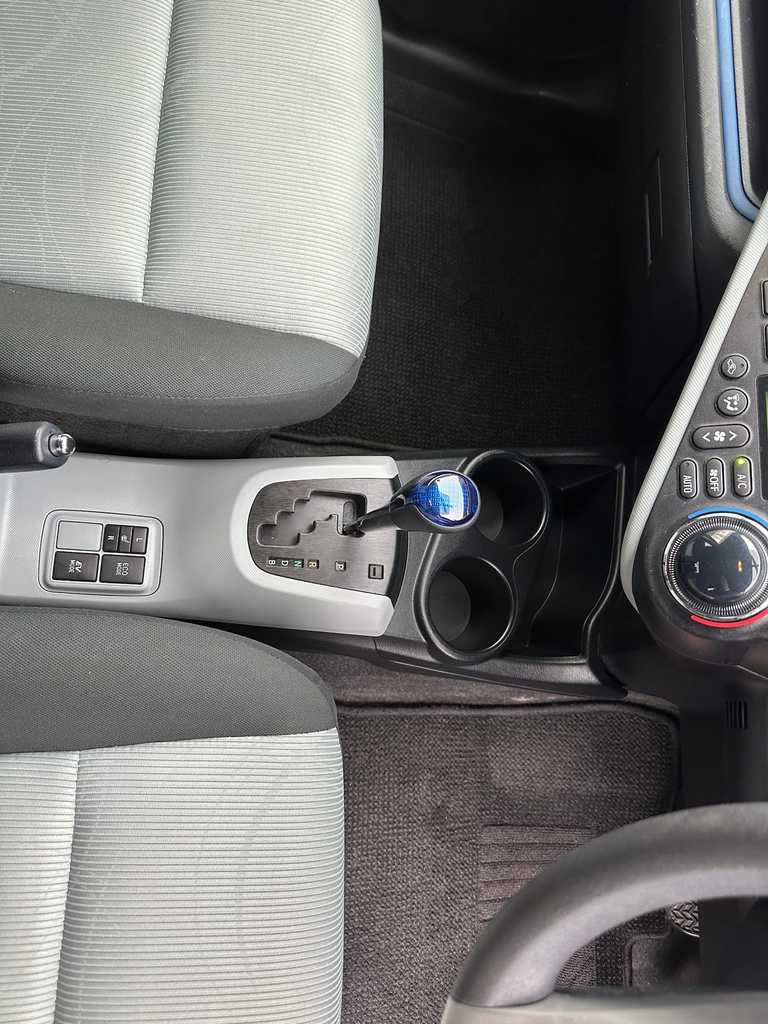 Used Toyota Aqua 2025 for sale - 75043435: Photo 24