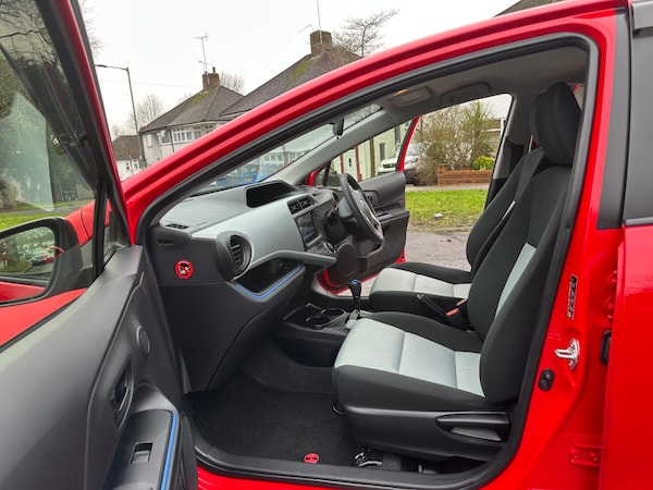 Used Toyota Aqua 2025 for sale - 75043435: Photo 8