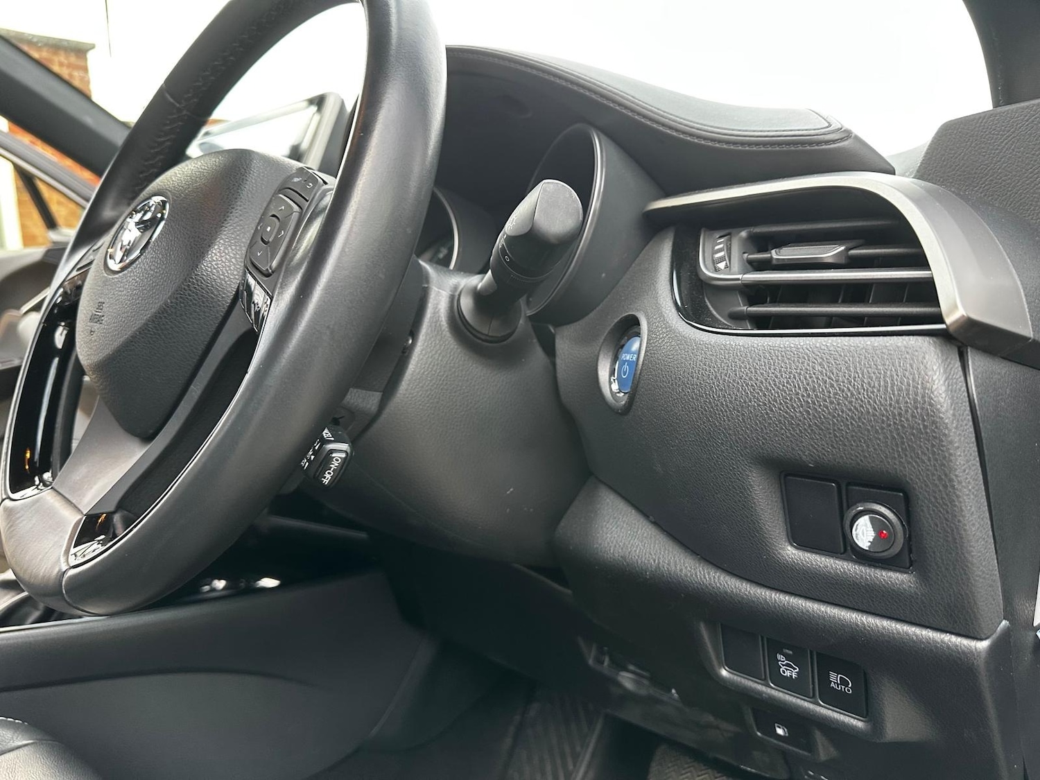 Used Toyota C-HR 2025 for sale - 78040290: Photo 11