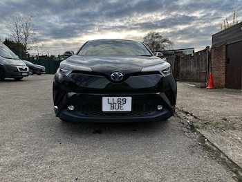 Used Toyota C-HR 2019 for sale - 78040290: Photo