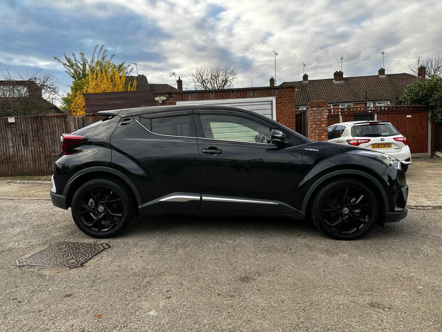 Used Toyota C-HR 2025 for sale - 78040290: Photo 4