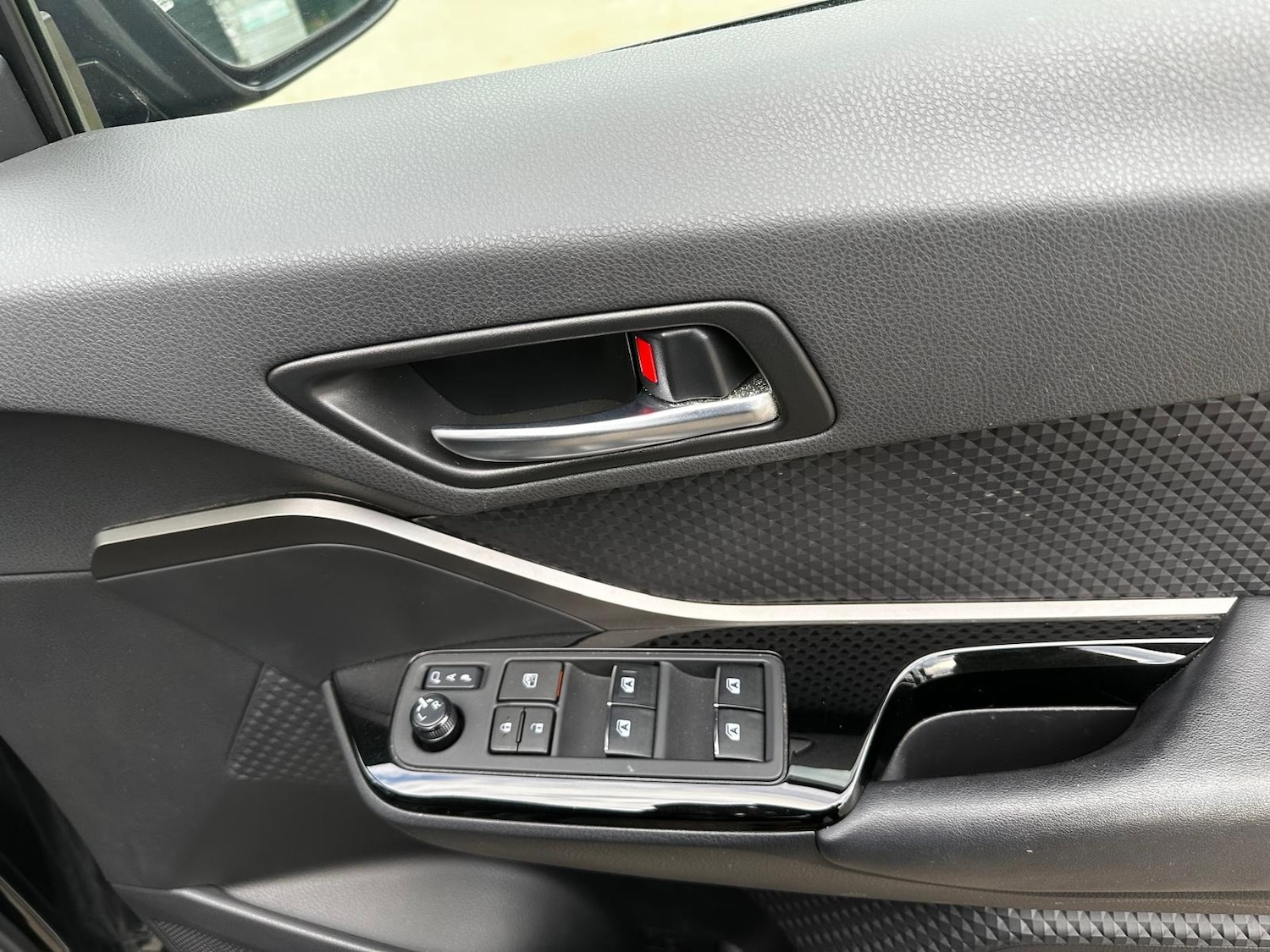 Used Toyota C-HR 2025 for sale - 78040290: Photo 9