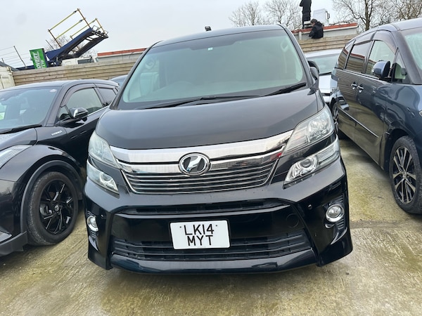 Used Toyota Vellfire 2014 for sale - 73496304: Photo 1