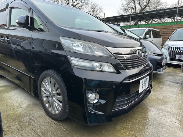 Used Toyota Vellfire 2014 for sale - 73496304: Photo 2