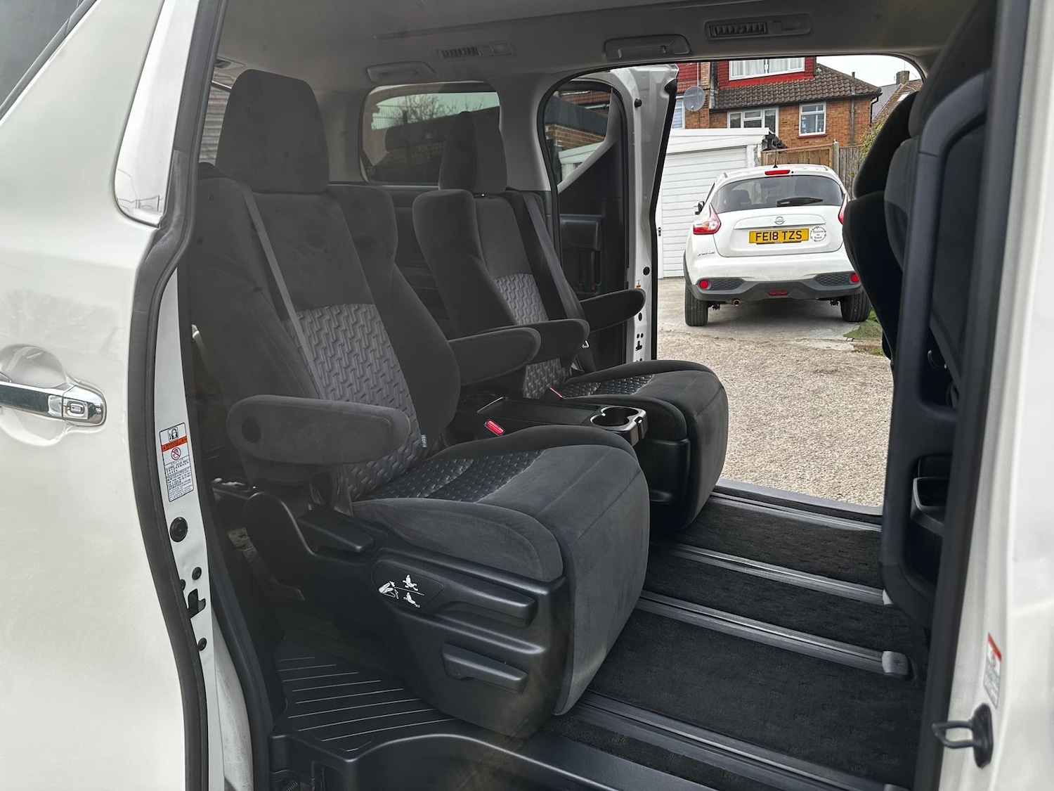 Used Toyota Alphard 2026 for sale - 78005566: Photo 14