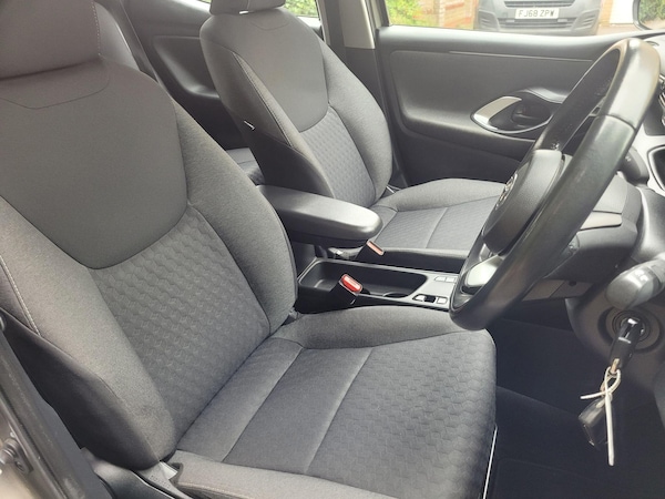 Used Toyota Yaris 2022 for sale - 75646808: Photo 27