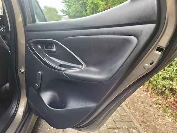 Used Toyota Yaris 2022 for sale - 75646808: Photo 37