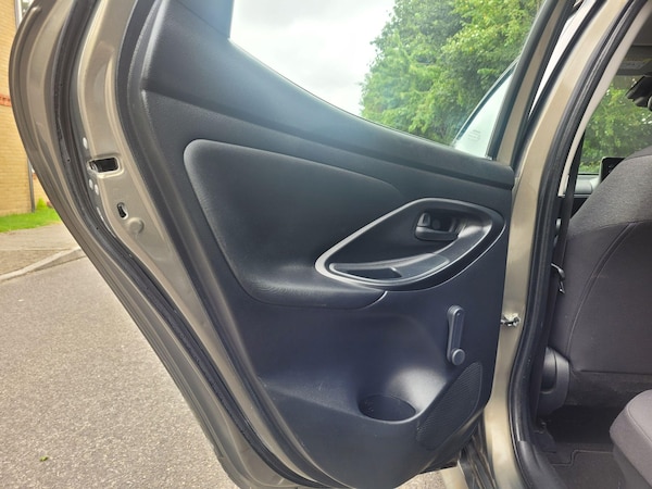 Used Toyota Yaris 2022 for sale - 75646808: Photo 38
