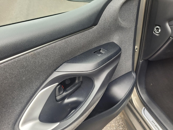Used Toyota Yaris 2022 for sale - 75646808: Photo 40