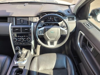 Used Land Rover Discovery Sport 2018 for sale - 79521126: Photo