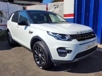 Used Land Rover Discovery Sport 2018 for sale - 79521126: Photo