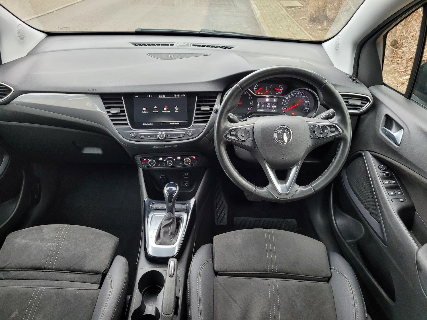 Used Vauxhall Crossland 2022 for sale - 77839516: Photo 3
