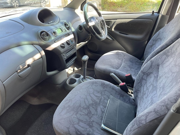 Used Toyota Yaris 2002 for sale - 76072077: Photo 21
