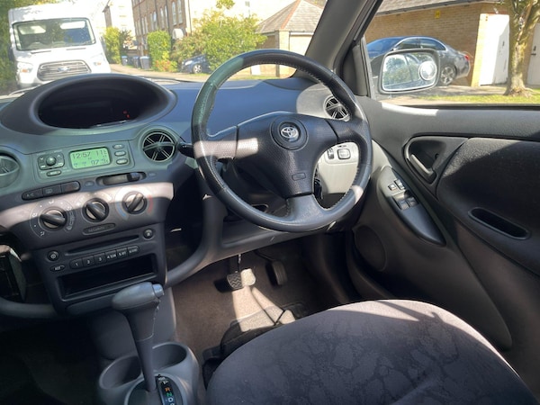 Used Toyota Yaris 2002 for sale - 76072077: Photo 22