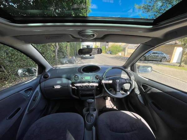 Used Toyota Yaris 2002 for sale - 76072077: Photo 23