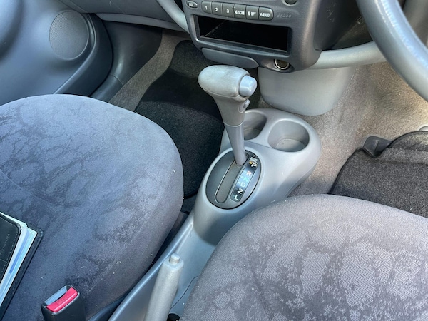 Used Toyota Yaris 2002 for sale - 76072077: Photo 26