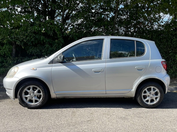 Used Toyota Yaris 2002 for sale - 76072077: Photo 2