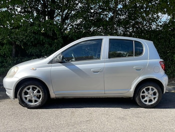 Used Toyota Yaris 2002 for sale - 76072077: Photo 2