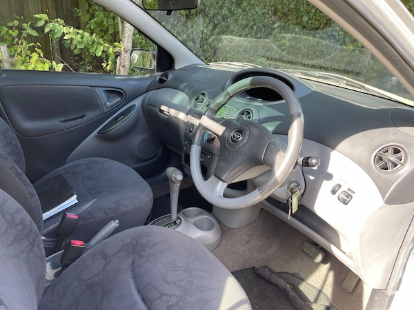 Used Toyota Yaris 2002 for sale - 76072077: Photo 33