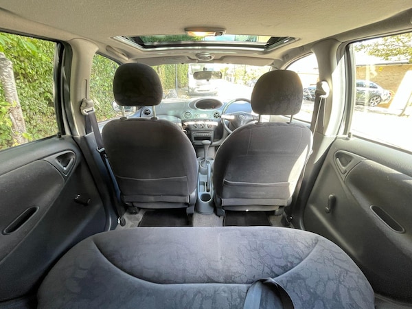 Used Toyota Yaris 2002 for sale - 76072077: Photo 36