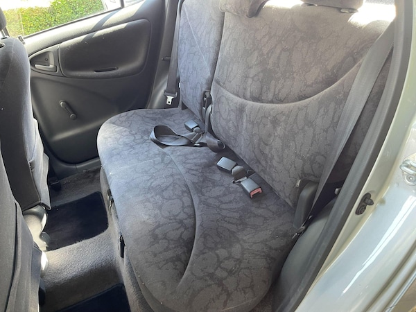 Used Toyota Yaris 2002 for sale - 76072077: Photo 37