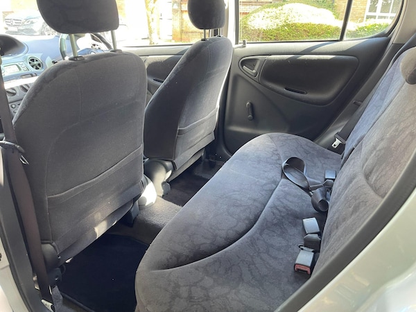 Used Toyota Yaris 2002 for sale - 76072077: Photo 38