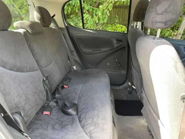 Used Toyota Yaris 2002 for sale - 76072077: Photo 39