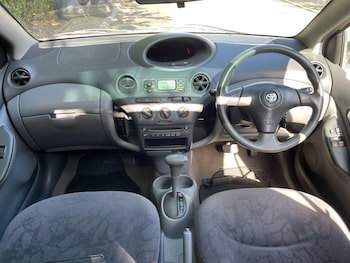Used Toyota Yaris 2002 for sale - 76072077: Photo 3