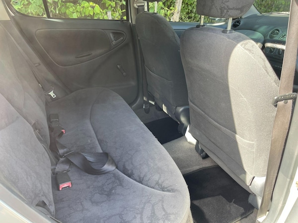 Used Toyota Yaris 2002 for sale - 76072077: Photo 40