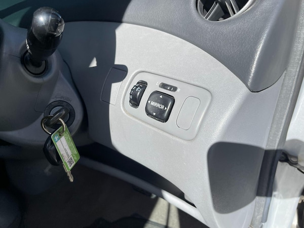 Used Toyota Yaris 2002 for sale - 76072077: Photo 41