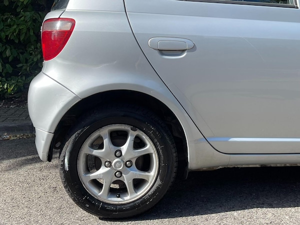 Used Toyota Yaris 2002 for sale - 76072077: Photo 47